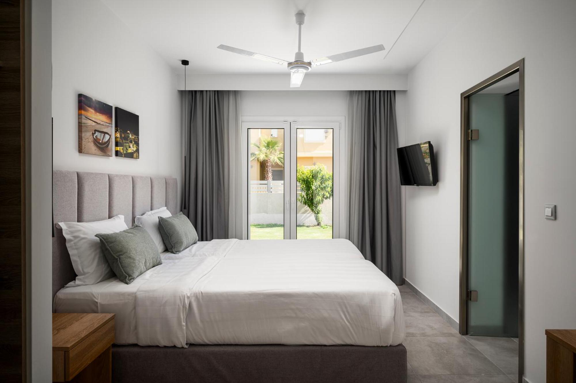 Acharavi Beach Hotel Ngoại thất bức ảnh